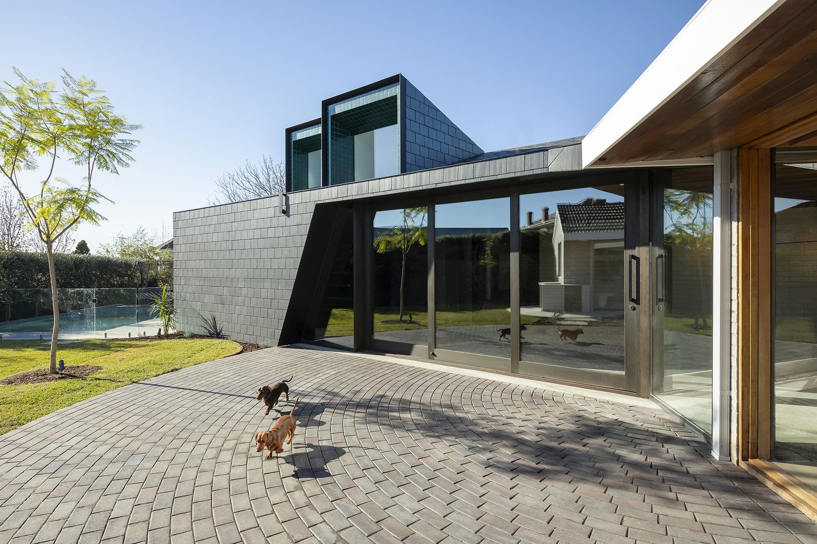 Ready Mix Concrete vs Site Mixing – What’s Best for Your Project?